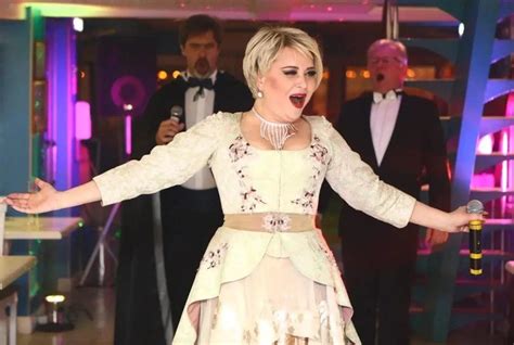 Актриса из «Теста на беременность» удивила поклонников бикини‑фото