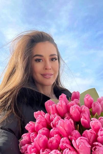 Анна Бузова поделилась радостной новостью: звезда объявила о будущем материнстве