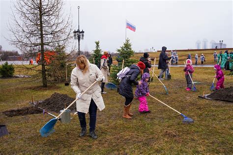 Как гайчане преображают свои дворы: субботник в разгаре