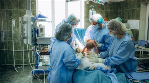 Как решить — кесарево или естественные роды: советы акушера-гинеколога