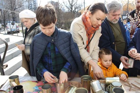 Как саратовская семья открыла мини‑цех по производству окопных свечей на летней кухне
