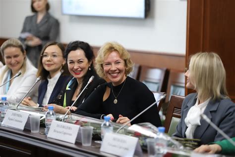 Как женщины меняют здравоохранение: встреча Михаила Мурашко с финалистками конкурса