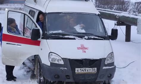 Неожиданные роды на дороге: в Петербурге медики приняли малышку после ДТП