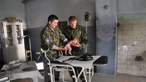 Неожиданный акушер: монгольский военный врач помог женщине родить в Южном Судане