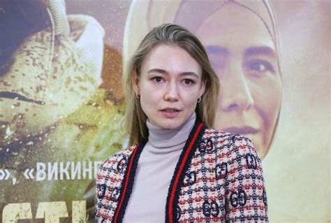 Оксана Акиньшина в центре внимания: тайна беременности и намёки на свадьбу в новых снимках