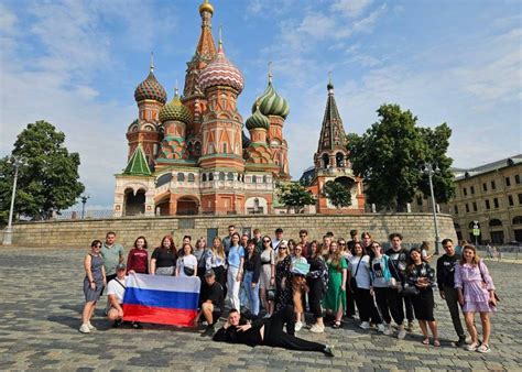 В рамках программы «Путешествие от сердца» королевы красоты и художницы делятся знаниями и вдохновением.