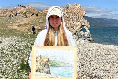 Юные художники из Белгорода запечатлели виды Кисловодска с Лермонтовской скалы