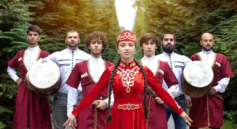 Женщины России: сила традиций, мудрость поколений и красота культур