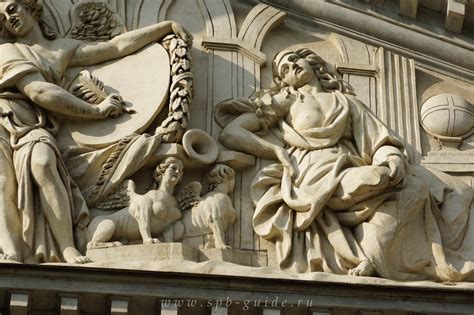 Живая линия красоты: новый горельеф на Любинском проспекте удивляет омичей