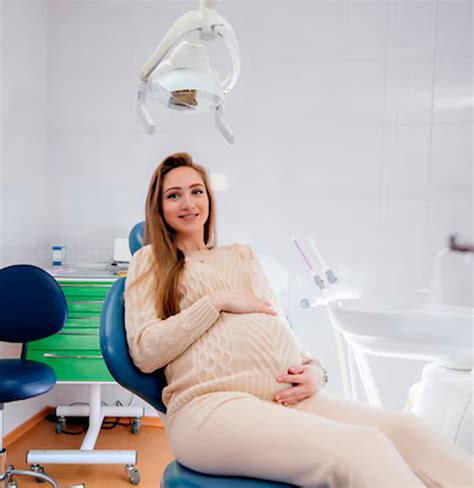 Зубы и десны во время беременности: уход и лечение