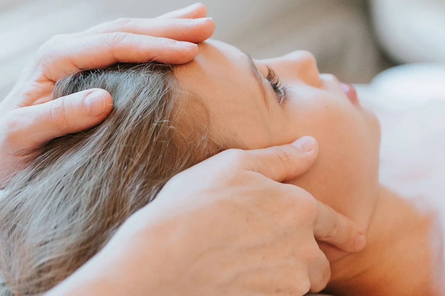 Почему массаж и ЛФК не всегда помогают при сколиозе